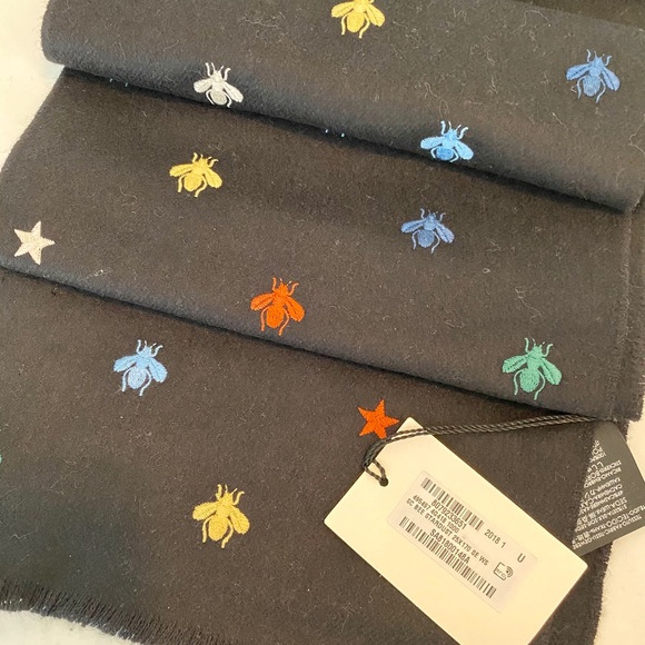 Brand New Gucci bee and star unisex scarf - Picture 5 of 6